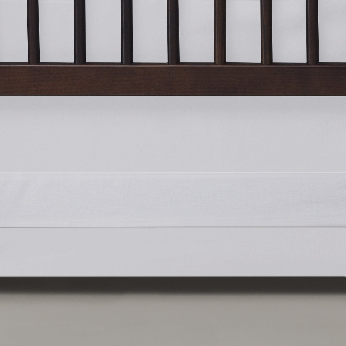 Oilo Solid Crib Skirt White