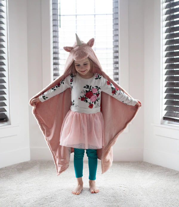 Mon Ami Designs 'ULIANA' PLUSH UNICORN HOODED BLANKET